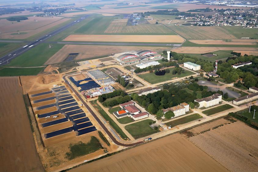 Vue aérienne du quartier Kœnig en cours de travaux (réalisation du parking sud, traitement au ciment de la fondation), à Bretteville-sur-Odon, dans la périphérie de Caen (Calvados).
