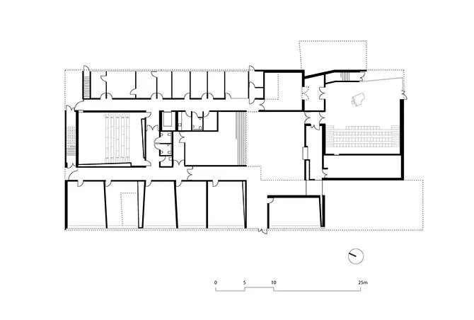 Plan de rez-de-chaussée: 1. Amphithéâtre 2. Atrium 3. Auditorium 4. Accueil 5. Salles de cours 6. Salle d’étude 7. Bureaux 8. Salle de réunion 9. Salles de cours percussions 10. Parvis Plan de rez-de-chaussée: 1. Amphithéâtre 2. Atrium 3. Auditorium 4. Accueil 5. Salles de cours 6. Salle d’étude 7. Bureaux 8. Salle de réunion 9. Salles de cours percussions 10. Parvis