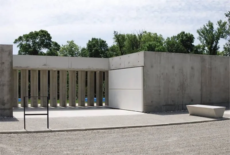 Le claustra en béton règle les relations entre intérieur et extérieur. Le claustra en béton règle les relations entre intérieur et extérieur.