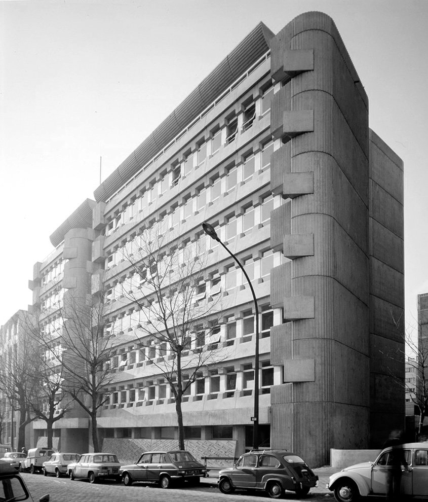 1974. Le bâtiment peu après sa livraison initiale.