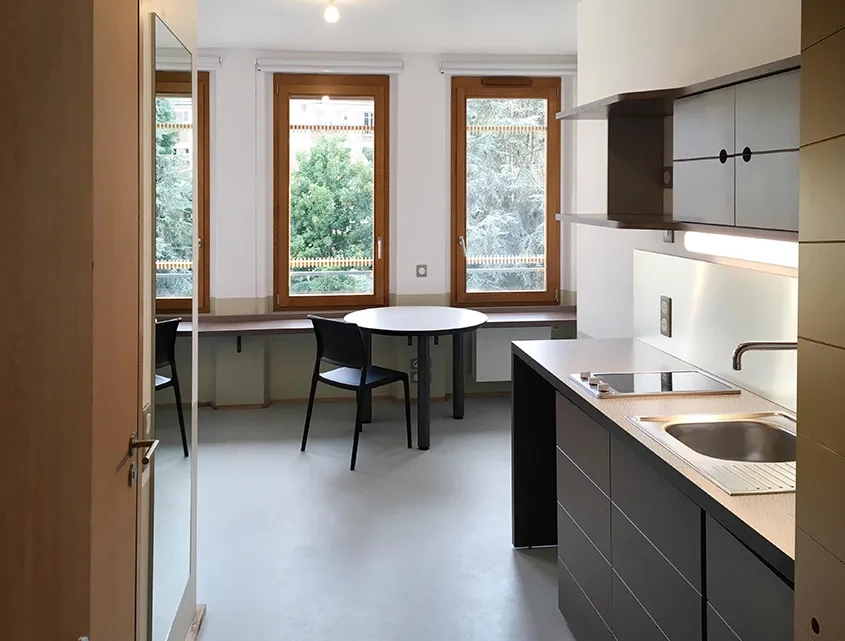 Vue d’un espace partagé dans un logement en colocation. Vue d’un espace partagé dans un logement en colocation.