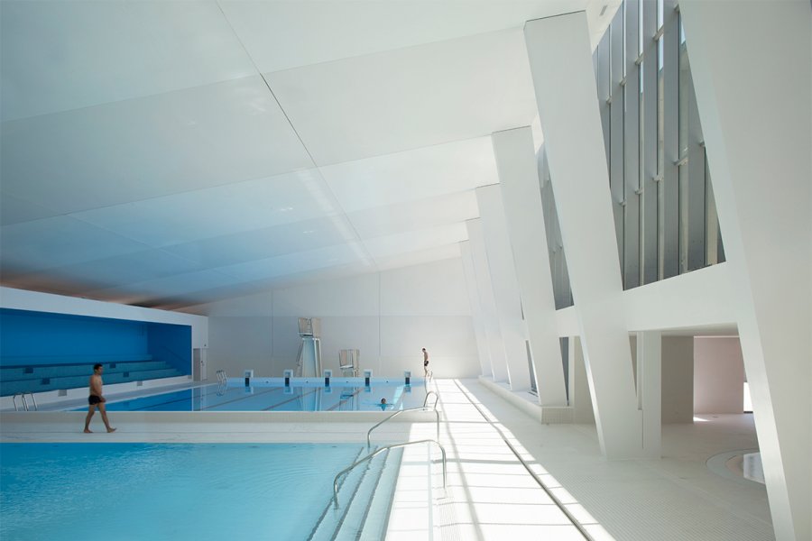 l’architecture de la grande salle des bassins est préservée et mise en valeur.