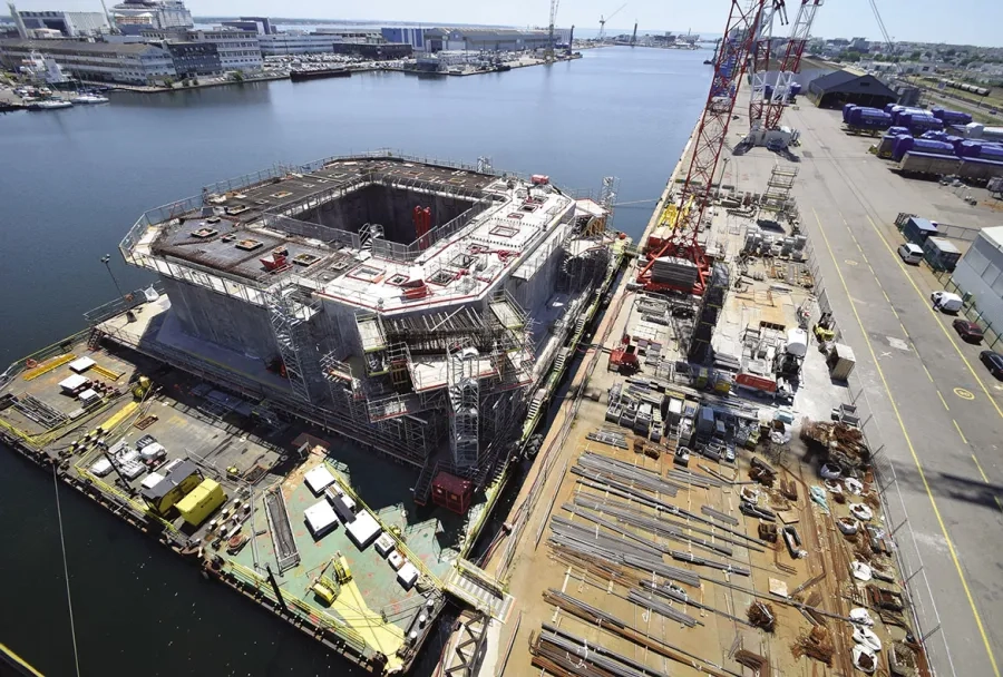 Les caractéristiques de portance du quai n’étant pas suffisamment connues, il a été décidé le construire la fondation directement sur trois barges solidement accouplées. Les caractéristiques de portance du quai n’étant pas suffisamment connues, il a été décidé le construire la fondation directement sur trois barges solidement accouplées.
