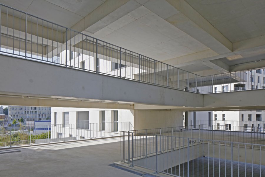 Dans les étages, les plateformes extérieures offrent près de 1 700 m2 d’espaces collectifs à partager. 