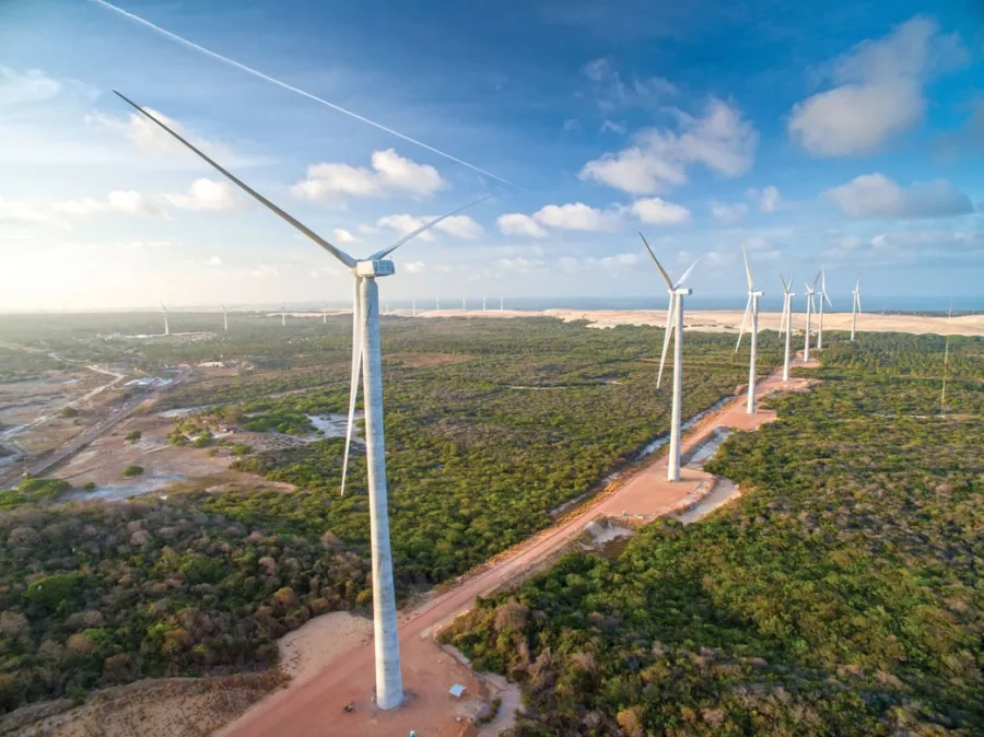 Vue générale de la ferme pilote de Trairi, au nord-est du Brésil. Les 36 éoliennes, dont les tours culminent à 119 m, développent une puissance unitaire de 2,7 MW. Vue générale de la ferme pilote de Trairi, au nord-est du Brésil. Les 36 éoliennes, dont les tours culminent à 119 m, développent une puissance unitaire de 2,7 MW.