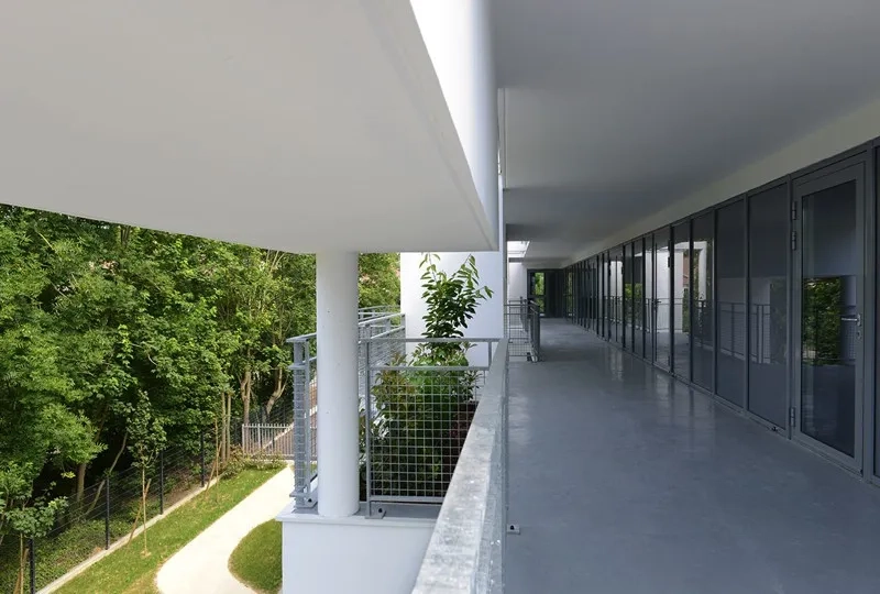 Les jardins suspendus ménagent des espaces spécifiques, créent des perspectives et offrent un morceau de nature aux résidents. Les jardins suspendus ménagent des espaces spécifiques, créent des perspectives et offrent un morceau de nature aux résidents.