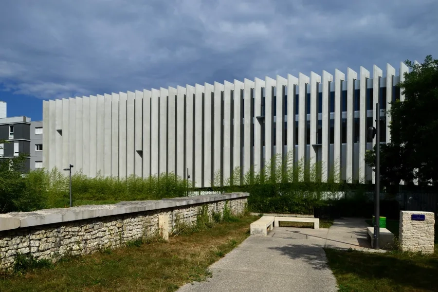 Vue depuis le jardin des Poètes. Grenoble - Cité des territoires-02.jpg