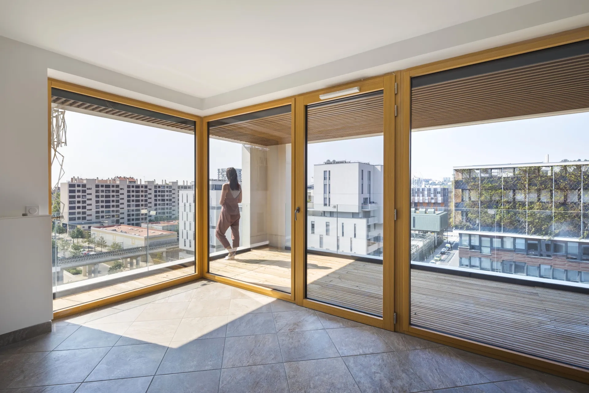 Un « + » pour les habitants lorsqu’ils passent d’une pièce à l’autre par l’extérieur. LE_PENHUEL_Z ARCHITECTURE_Lyon_logt_Logements_S-Grazia_photo-SG-2018-LE_PENHUEL-Z_ARCH-logements-lyon-IMP-A-08_1_0.jpg