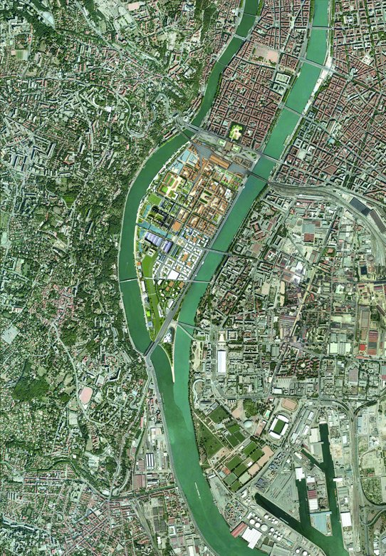 Le nouveau quartier Confluence se situe dans le prolongement du cœur de Lyon, derrière Perrache (IIe arrondissement), entre Rhône et Saône.