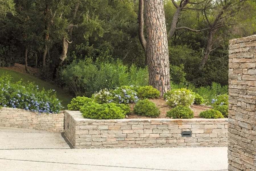 Les arbres classés ont été préservés et mis en valeur. Les arbres classés ont été préservés et mis en valeur.