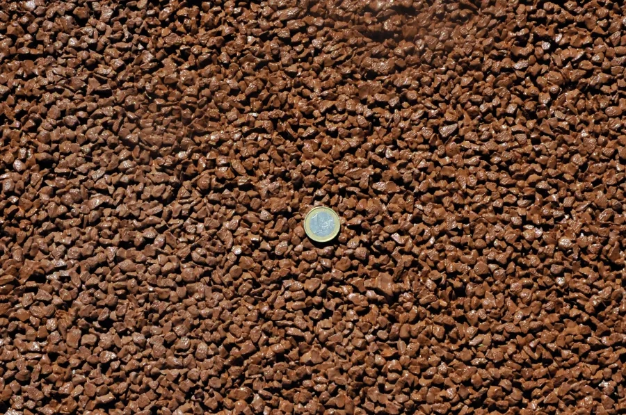 Perméable, avec un haut niveau d’absorption permettant de gérer les épisodes pluvieux exceptionnels (niveau de drainabilité pouvant atteindre 50 l/m2/s ou vitesse de percolation pouvant aller jusqu’à 5 cm/s). Perméable, avec un haut niveau d’absorption permettant de gérer les épisodes pluvieux exceptionnels (niveau de drainabilité pouvant atteindre 50 l/m2/s ou vitesse de percolation pouvant aller jusqu’à 5 cm/s).