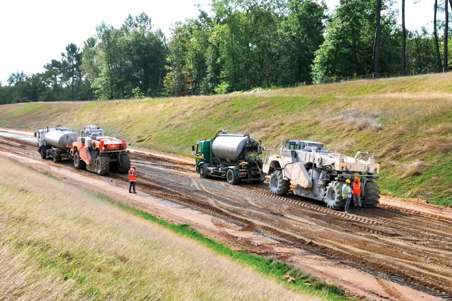Le traitement a été effectué sur 35 cm de profondeur et 14 m de largeur. Le traitement a été effectué sur 35 cm de profondeur et 14 m de largeur.