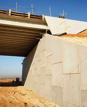17 ouvrages, dont le pont- route de la rd 42 à Caissargues (gard), font appel à la technique sur appuis vsol®. des écailles en béton armé constituent le parement. 17 ouvrages, dont le pont- route de la rd 42 à Caissargues (gard), font appel à la technique sur appuis vsol®. des écailles en béton armé constituent le parement.