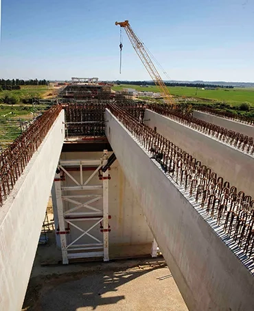 Long au total de 345 m, le viaduc du vistre comporte un ouvrage droit de 261 m de type quadripoutres en béton armé. Long au total de 345 m, le viaduc du vistre comporte un ouvrage droit de 261 m de type quadripoutres en béton armé.