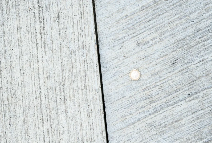 Spécificités du chantier : le respect des sens de balayage, des finitions minutieuses et des sciages très esthétiques. Spécificités du chantier : le respect des sens de balayage, des finitions minutieuses et des sciages très esthétiques.