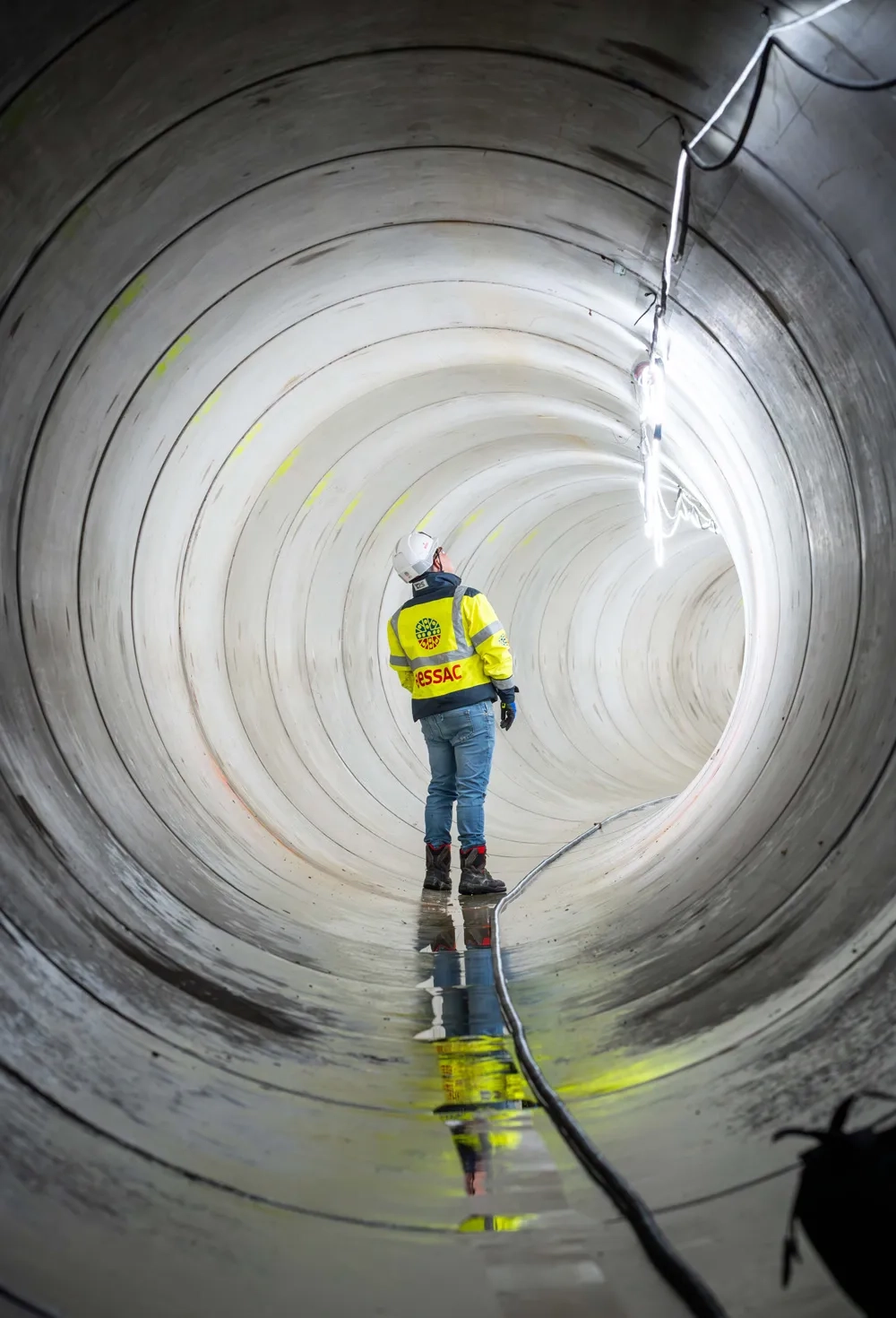 Le collecteur de 620 m de long, creusé sous la Seine à 25 m de profondeur, assure l’acheminement des effluents vers le bassin.