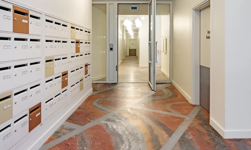 Dans les halls partiellement surélevés, le « Marbre de Fulton ».