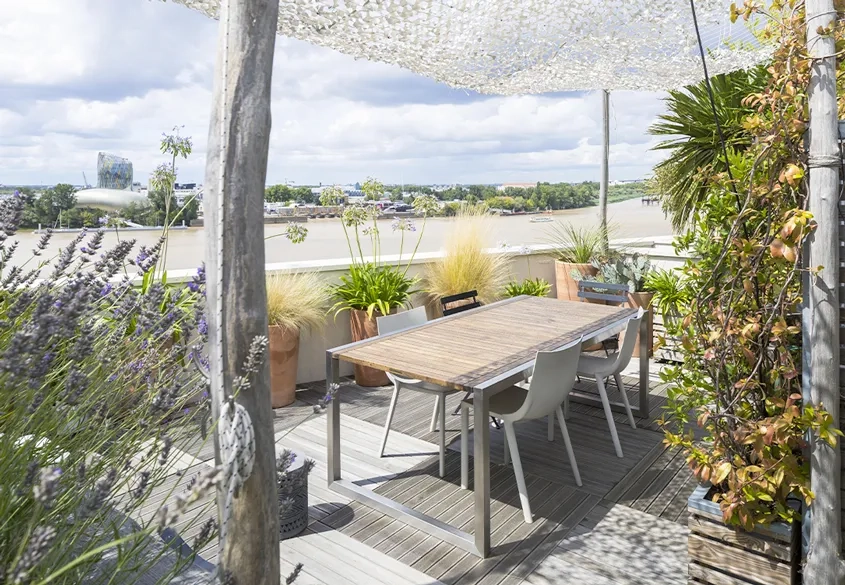 Les surfaces des toitures sont aménagées en terrasses privatives.