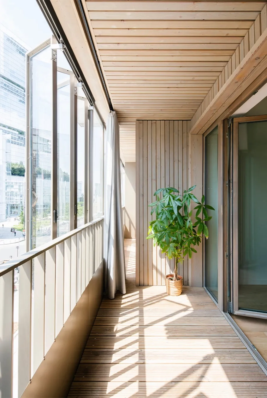 Côté avenue, les appartements bénéficient aussi d’une loggia jardin d’hiver.