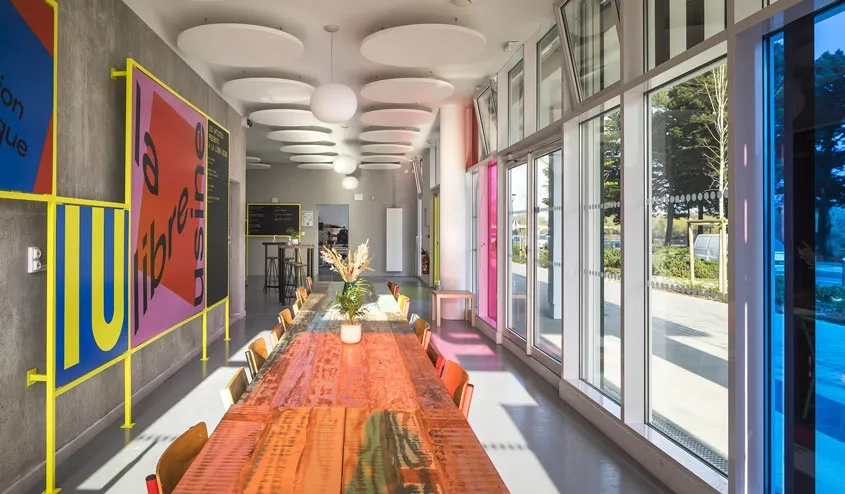 Le foyer de vie de la Libre Usine est un lieu agréable à l’ambiance lumineuse et colorée. Le foyer de vie de la Libre Usine est un lieu agréable à l’ambiance lumineuse et colorée.