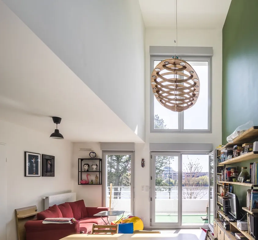 Vue du séjour d’un duplex. Vue du séjour d’un duplex.