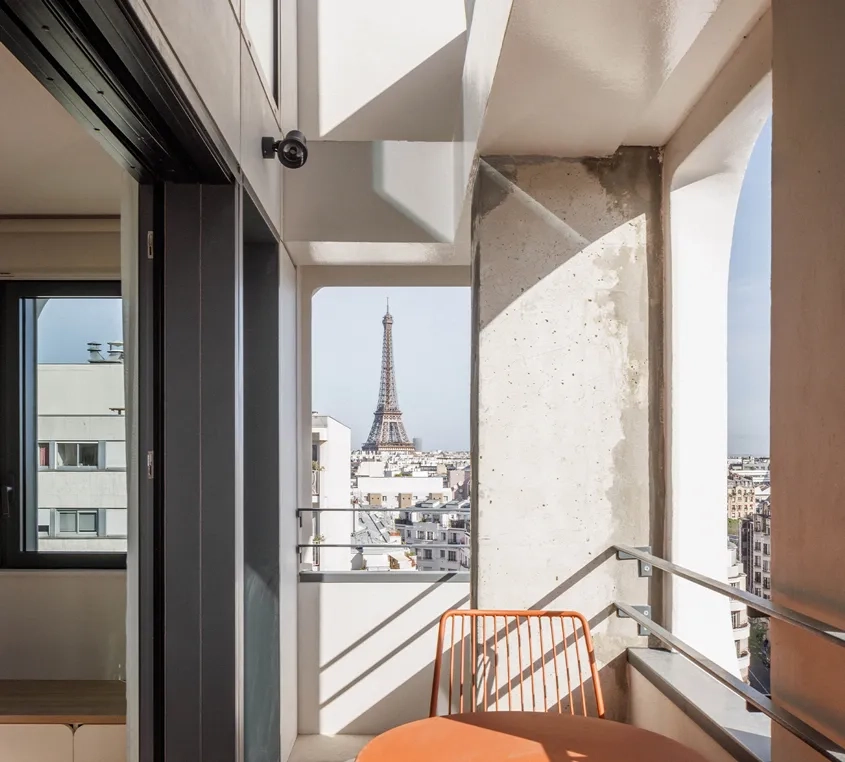 Camouflées derrière les façades béton, les 8 loggias double hauteur sont un vrai plus pour chaque appartement.