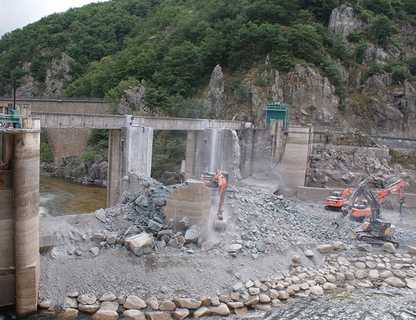 Vue de la déconstruction du barrage de Poutès