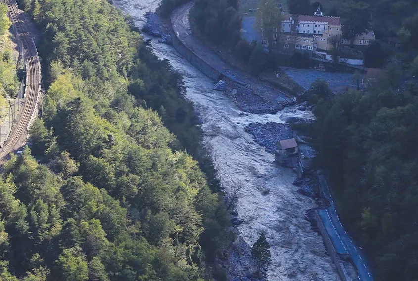 À Fontan, les brèches n° 19 et n° 20 sur la RD 6204, emportée sur 150 ml.