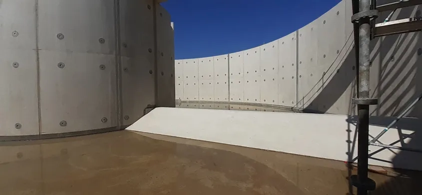 Les bétons des bassins de la station d’épuration sont formulés pour pouvoir résister aux attaques chimiques des effluents en cours de traitement.