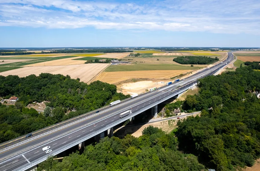 Le viaduc du Courtineau supporte désormais un sens de circulation de l’autoroute A10.
