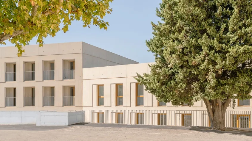 L’épannelage correspond aux différentes typologies de logement : villas en duplex en R+1, logements intermédiaires en R+2 et collectifs en R+3.