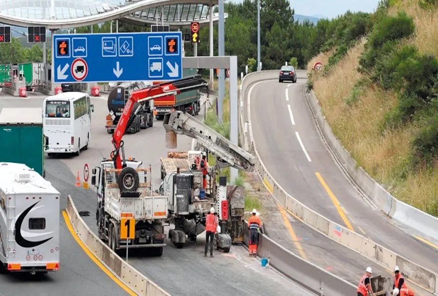 Particularité du chantier : travailler sur une infrastructure ouverte à la circulation Particularité du chantier : travailler sur une infrastructure ouverte à la circulation