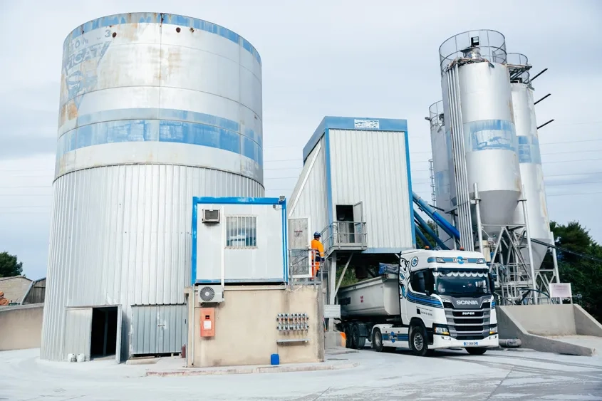 Centrale Béton VICAT où le BCR a été étudié pour optimiser sa formulation et fabriqué (© Béton Vicat)