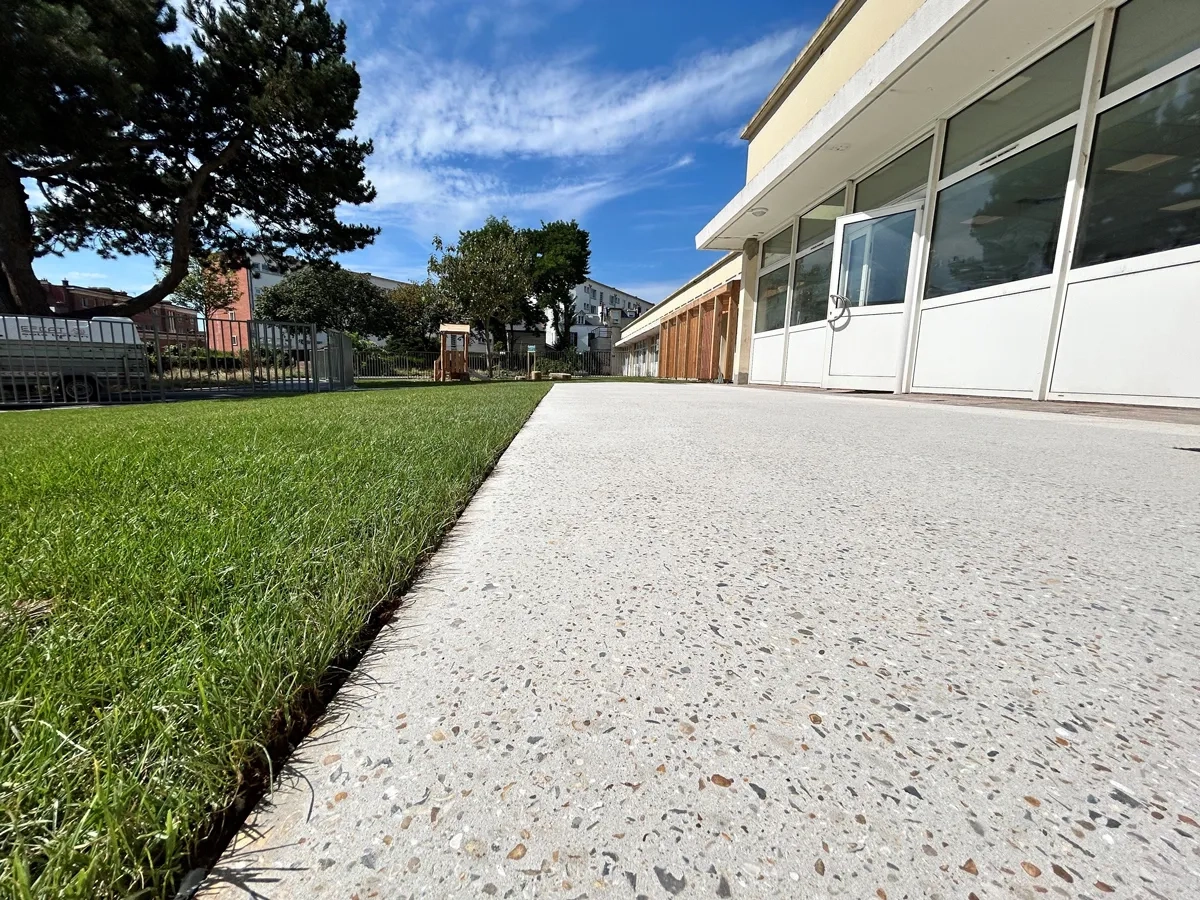 Béton poncé clair au Havre. ©Efcat