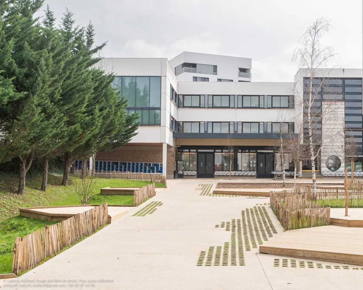 Cour du collège à Noisy-le-Grand. ©Ludovic Maillard