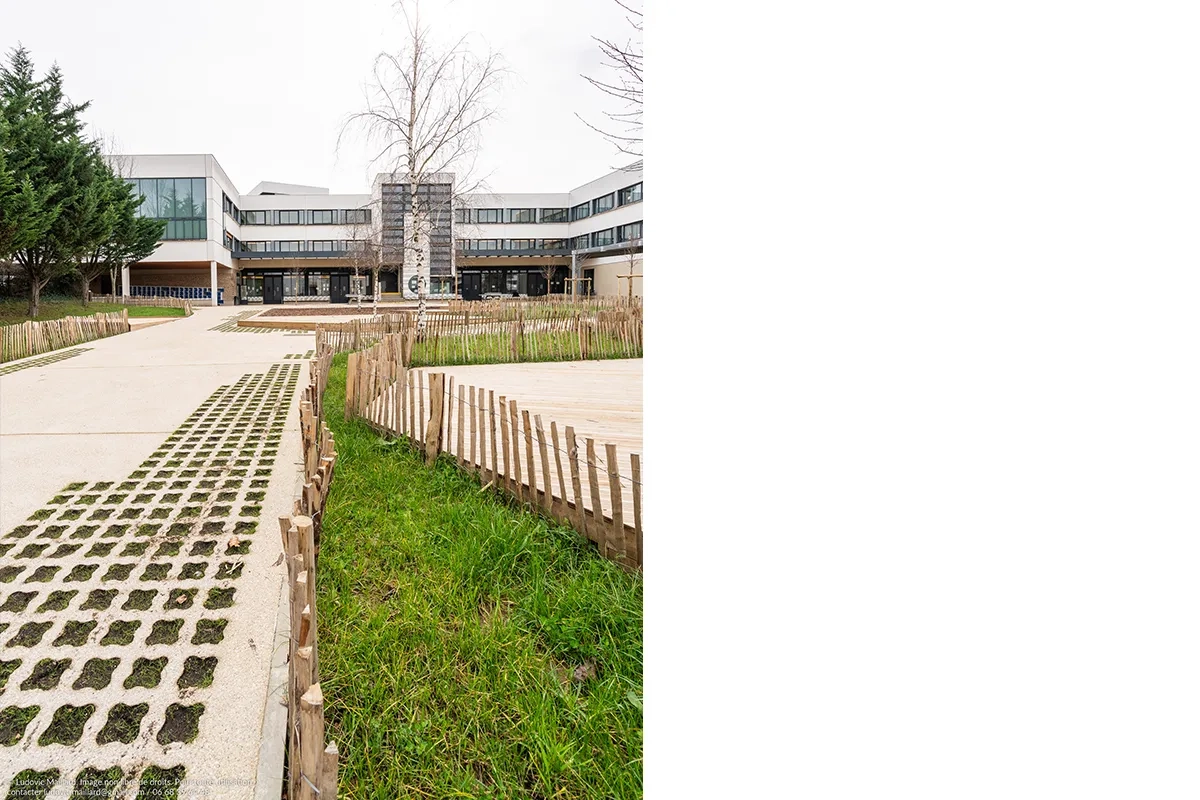Cour du collège à Noisy-le-Grand. ©Ludovic Maillard
