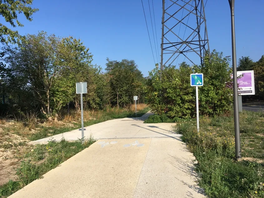 La piste cyclable réalisée début 2020 par Eurotech Floor à Aulnay-sous-Bois. La piste cyclable réalisée début 2020 par Eurotech Floor à Aulnay-sous-Bois.