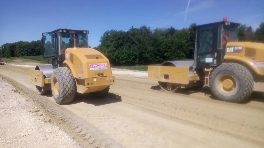 Un compactage partiel est effectué par deux compacteurs V5. Un compactage partiel est effectué par deux compacteurs V5.