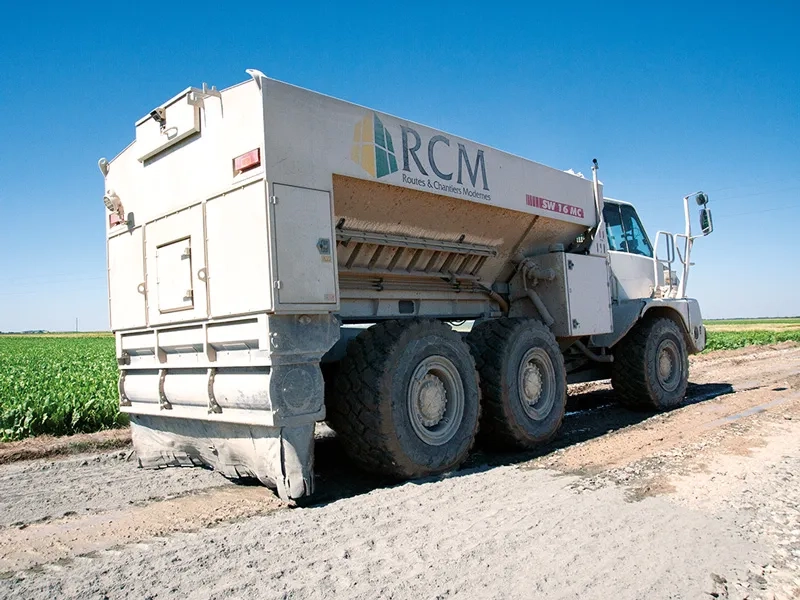 L’épandeur à liant de RCM. L’épandeur à liant de RCM.
