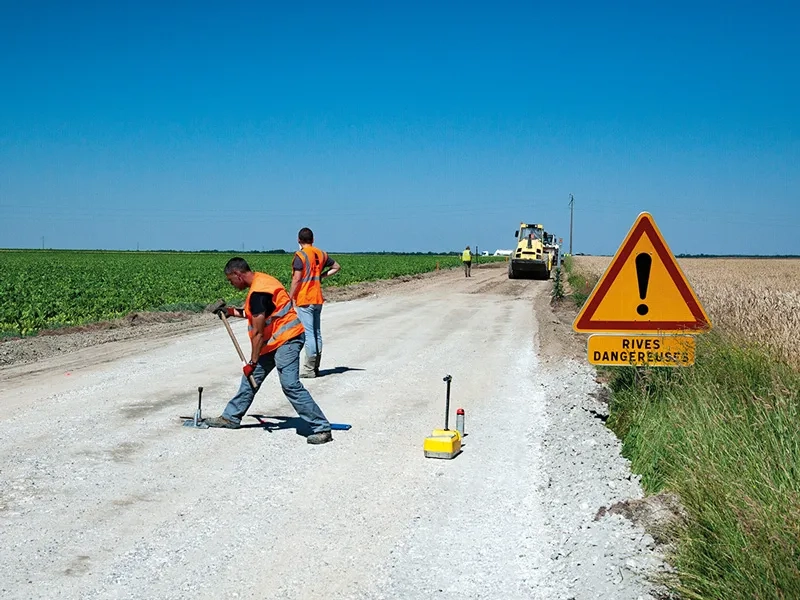 Contrôle de la compacité et de la teneur en eau de la chaussée à l’aide d’un gammadensimètre. Contrôle de la compacité et de la teneur en eau de la chaussée à l’aide d’un gammadensimètre.