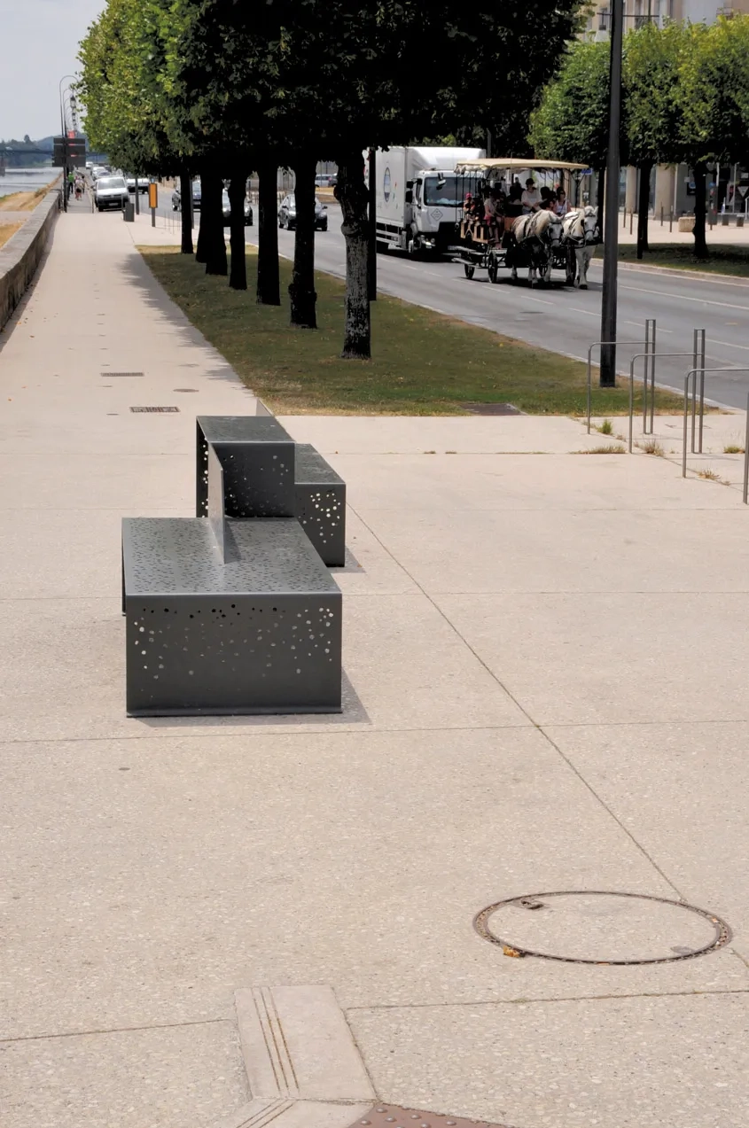 Ombragés et agrémentés de bancs très design, les bords de Loire rénovés ont retrouvé leur agrément. Ombragés et agrémentés de bancs très design, les bords de Loire rénovés ont retrouvé leur agrément.