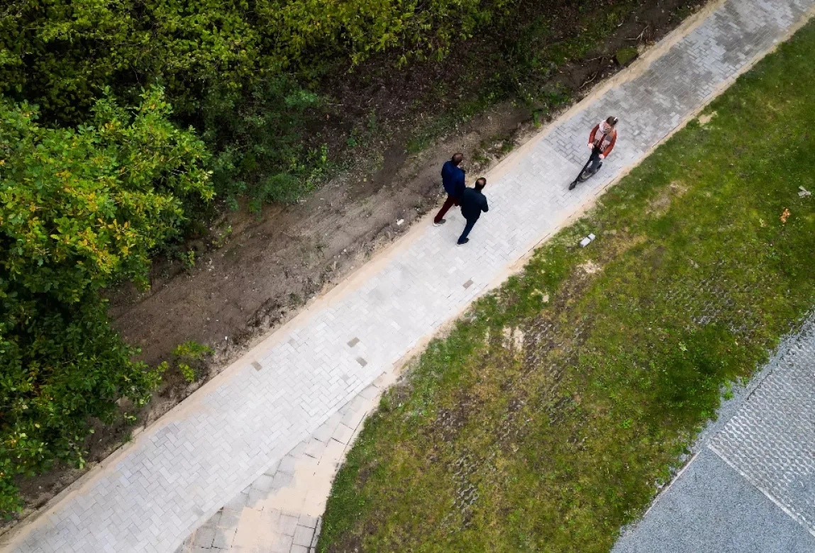 Ill chemain de pavés vue aérienne