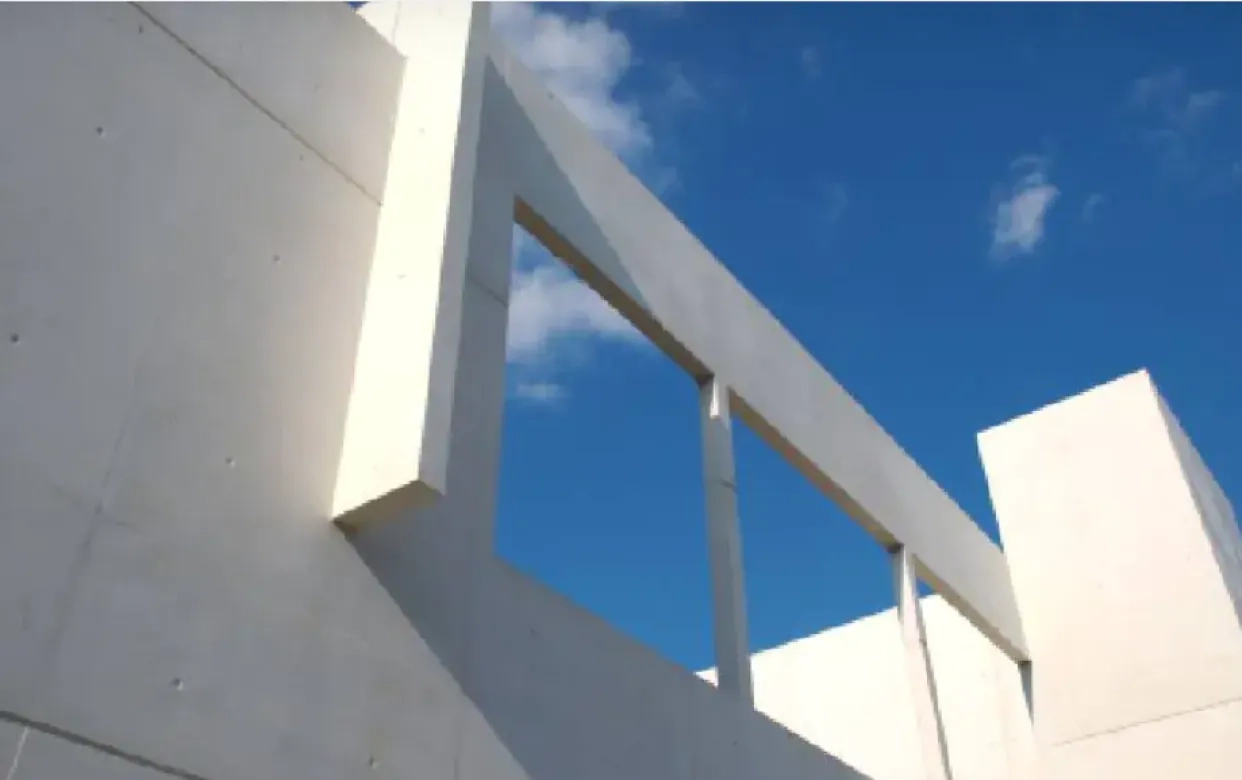 Photo béton blanc sur fonds ciel bleu, (c) Chryso