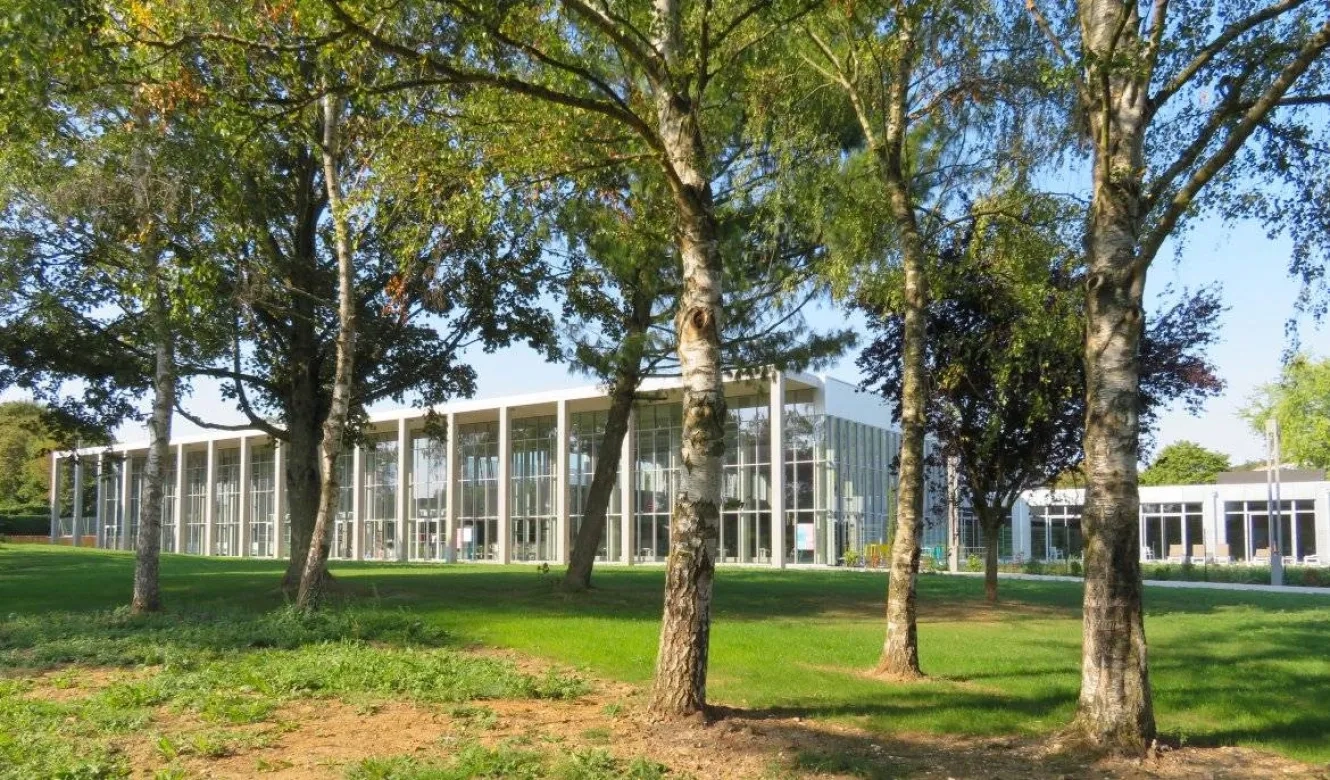 DEPRICK_MANIAQUE_Roye_Eqpt_Centre aquatique_P-Deprick_Roye 01. Vue du parc André Coël.jpg