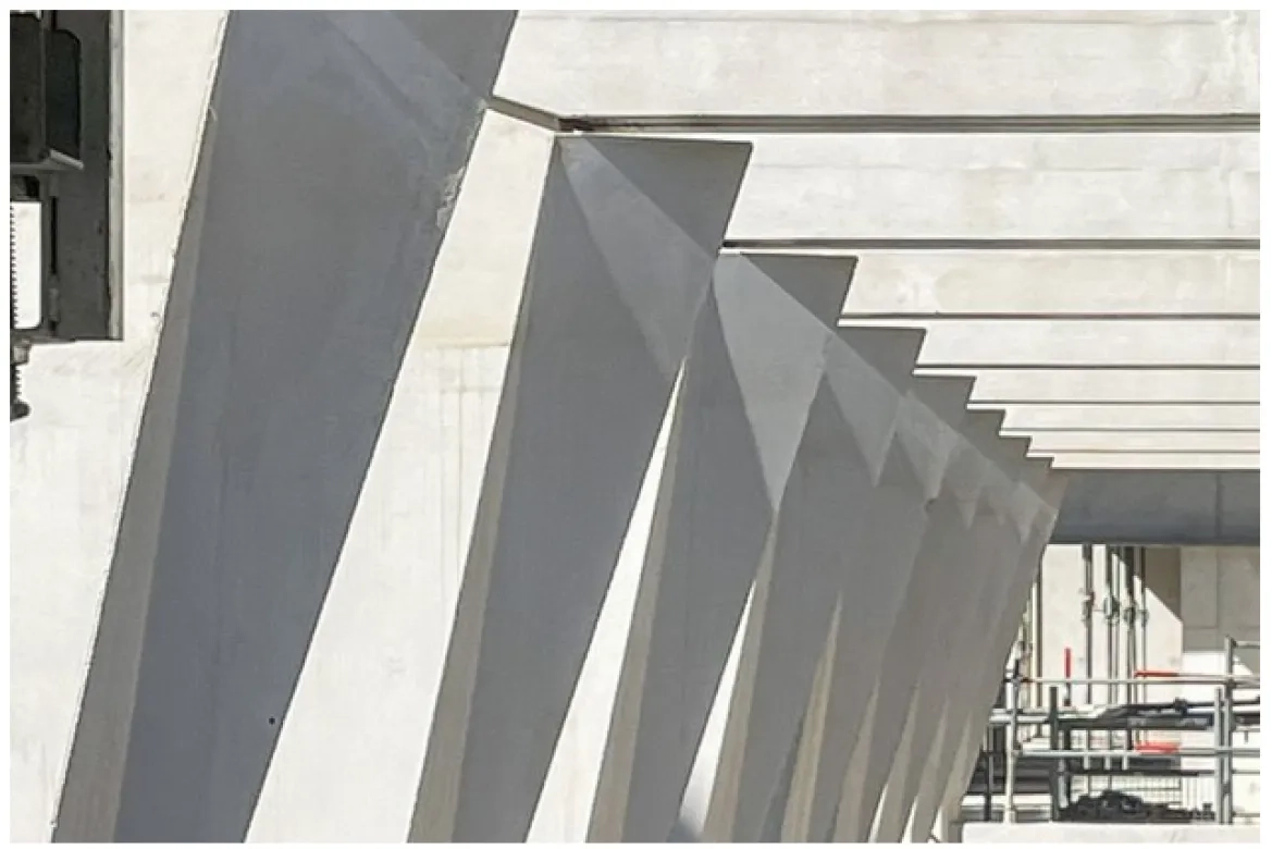 Enfilade de poteaux-poutres préfabriqués. [©Brenac & Gonzales & Associés]