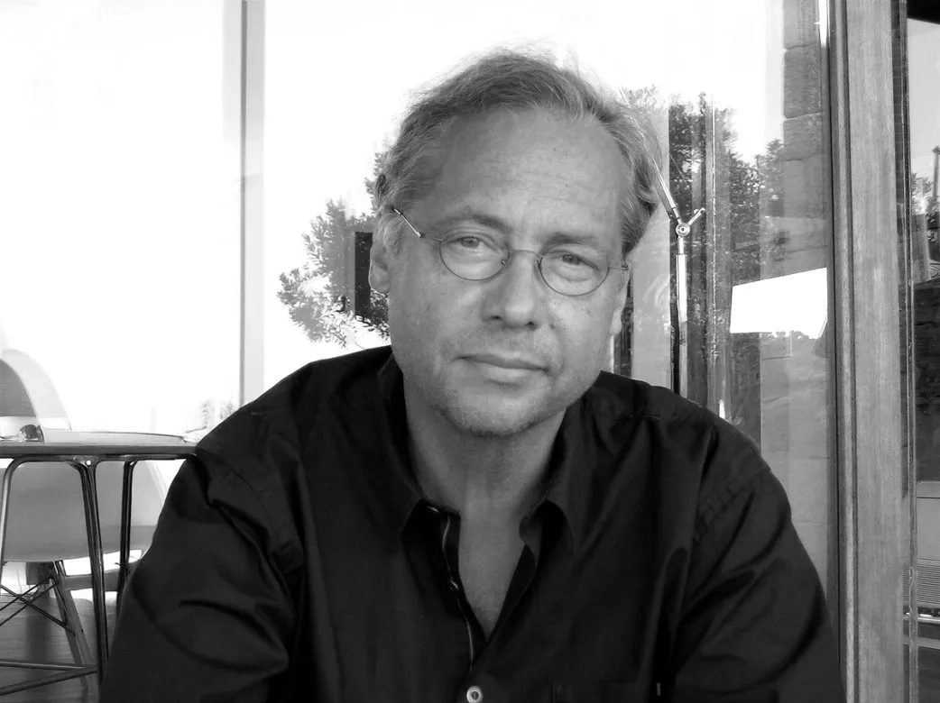 Portrait en noir et blanc de l’architecte Denis Valode